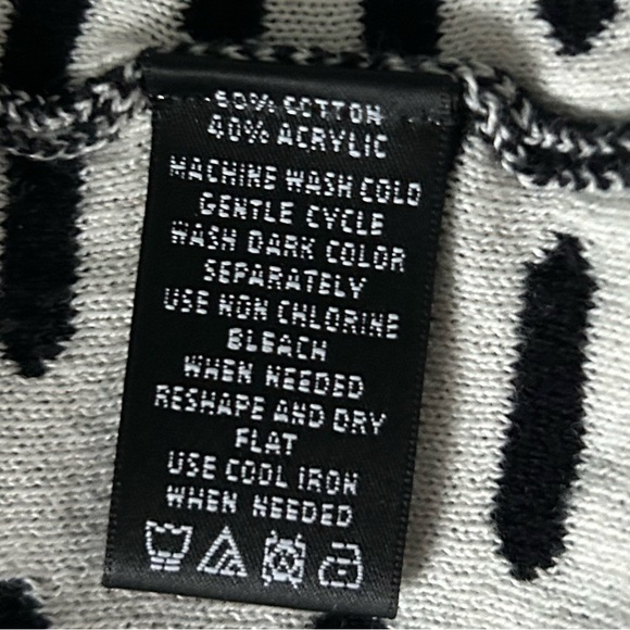 August Moon Geometric Print Sweater - Picture 7 of 8